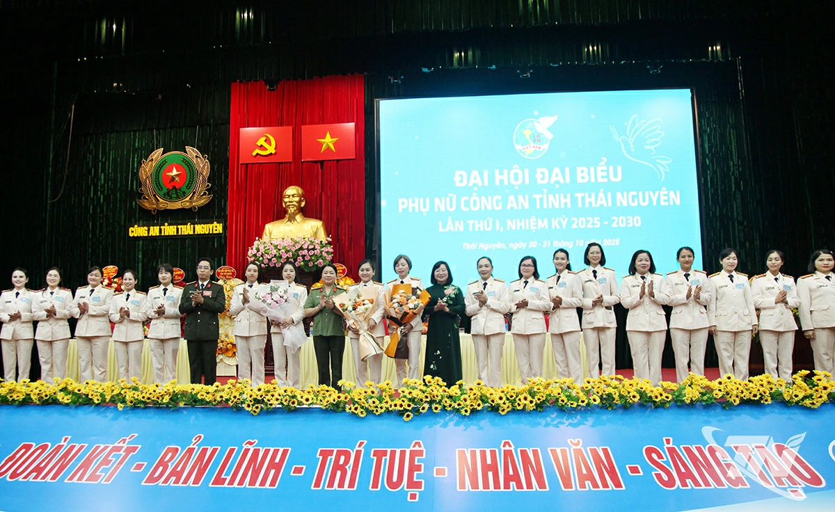 Ra mắt Ban Phụ nữ, Ủy ban Kiểm tra Hội Phụ nữ Công an tỉnh Thái Nguyên.