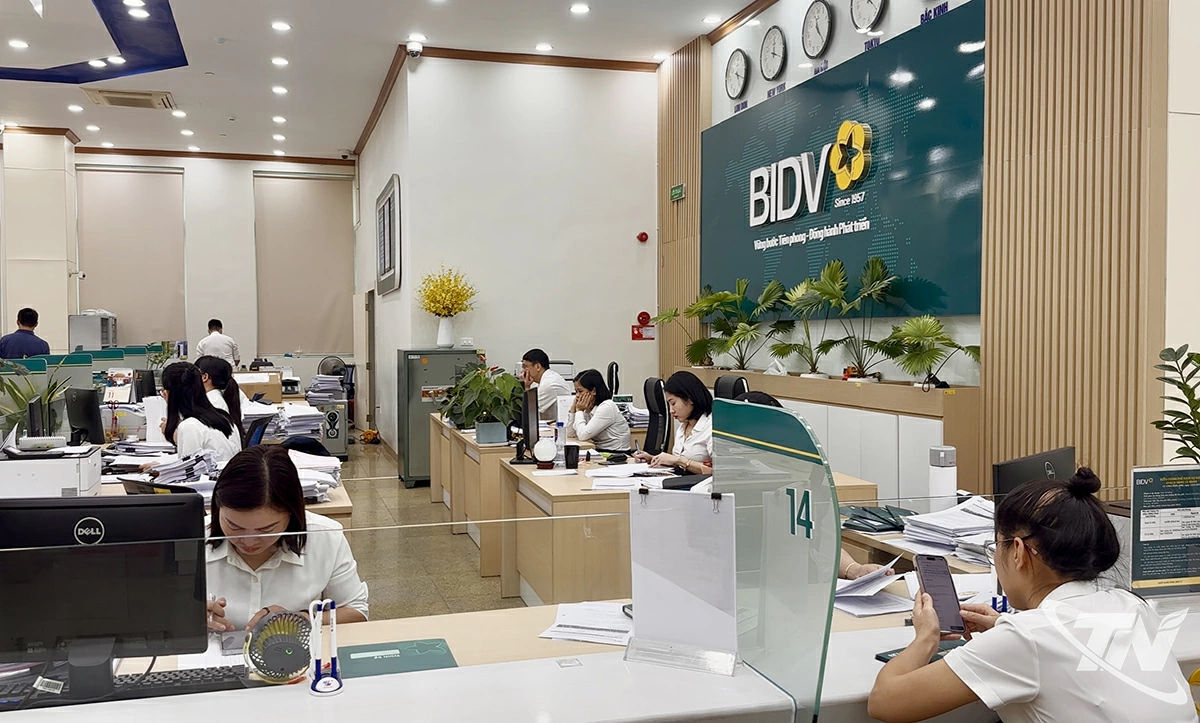 Cán bộ, nhân viên Ngân hàng BIDV Thái Nguyên làm việc dịp lễ 2-9 năm 2025.
