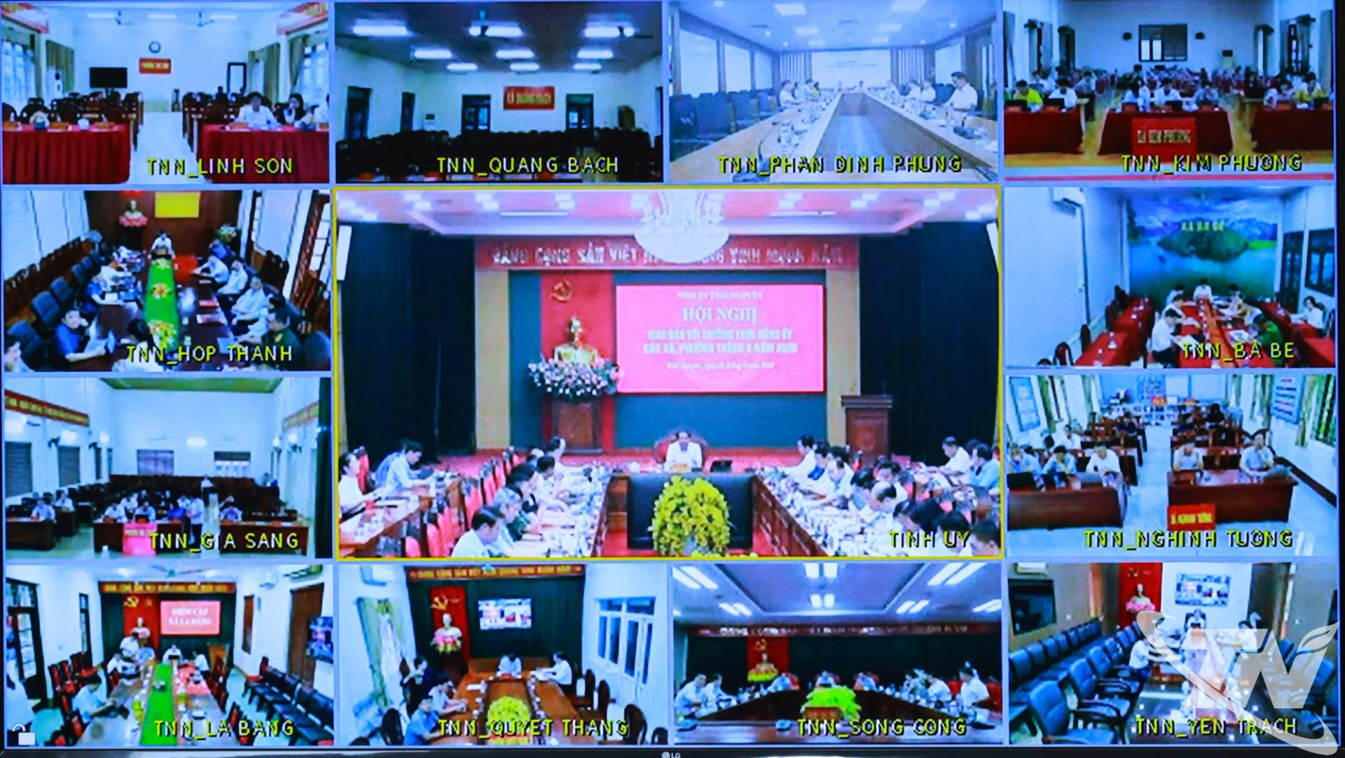 Hội nghị được kết nối trực tuyến đến 92 điểm cầu các xã, phường toàn tỉnh.