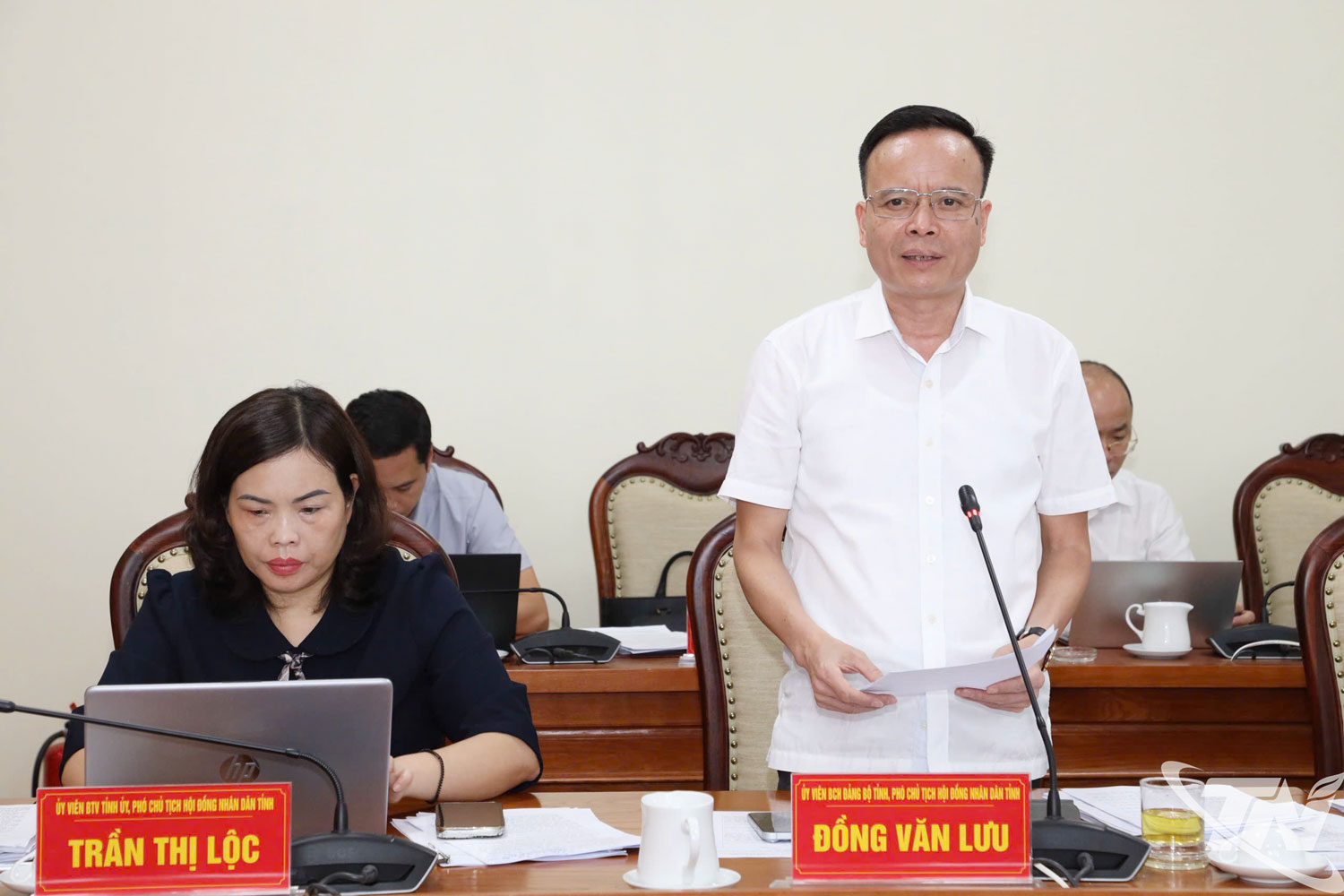 Đồng chí Phó Chủ tịch HĐND tỉnh Đồng Văn Lưu phát biểu.