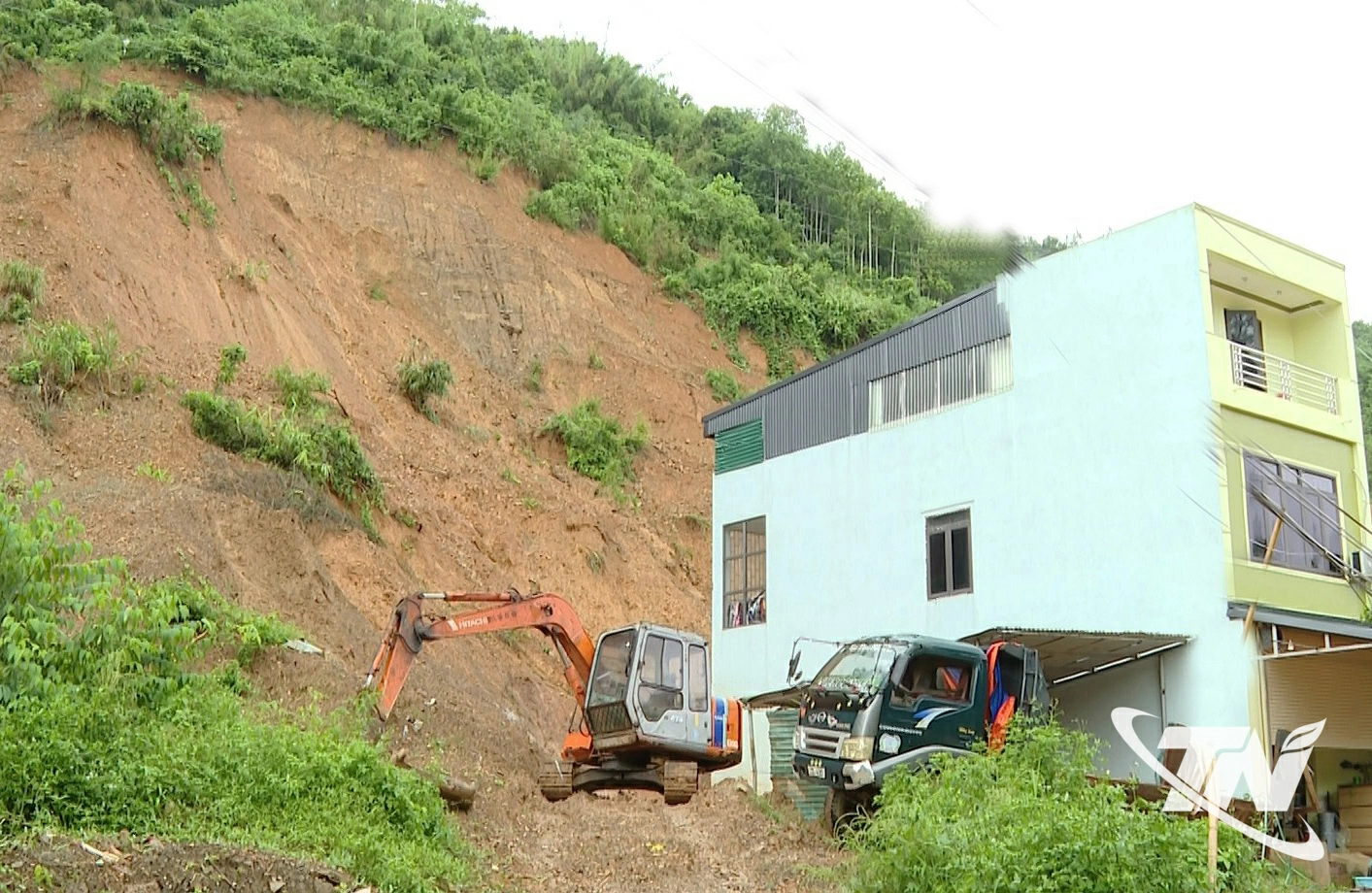 Khu vực nguy cơ sạt lở cao phía sau nhà chị Hoàng Thị Hương, tổ 5, phường Bắc Kạn.