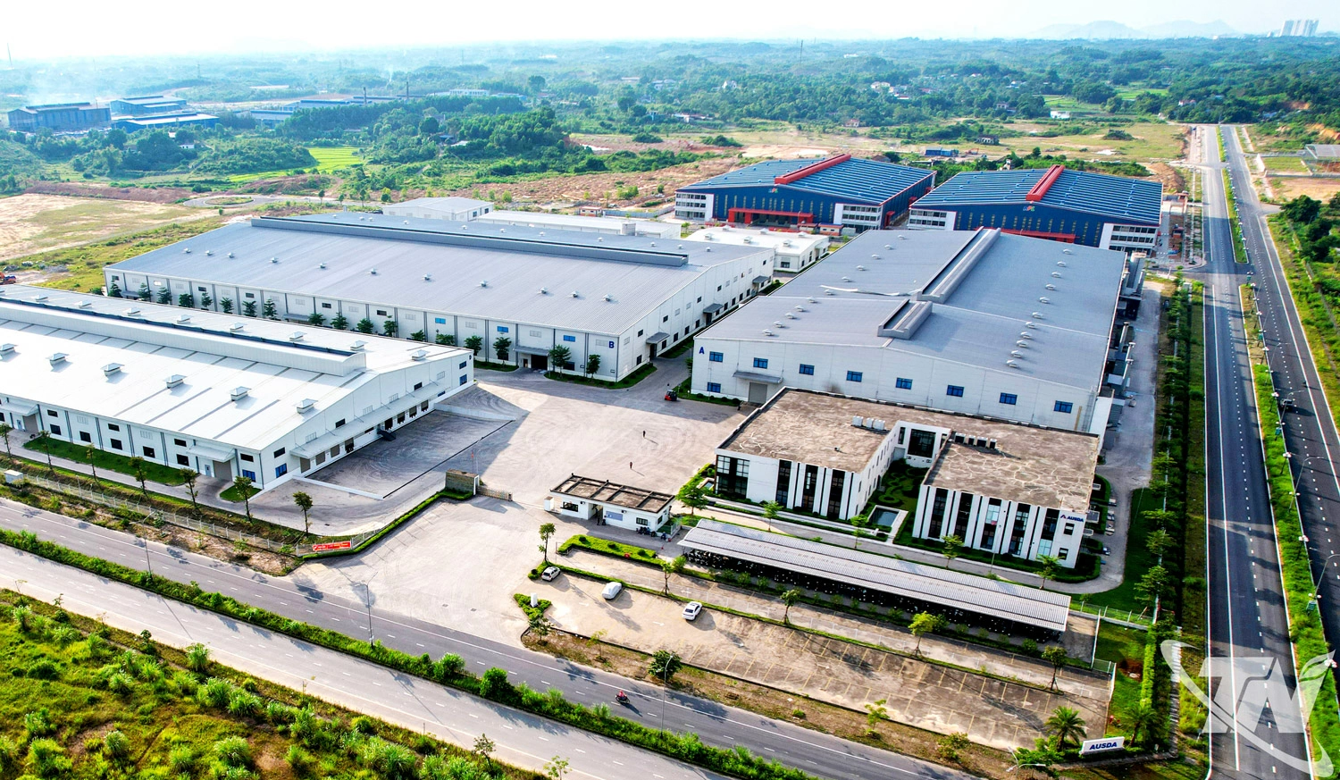 Việc chú trọng cải thiện Chỉ số năng lực cạnh tranh cấp tỉnh (PCI) cùng với sự nỗ lực xây dựng   chính quyền phục vụ  góp phần quan trọng tạo môi trường đầu tư thông thoáng, thuận lợi,    đưa Thái Nguyên trở thành điểm đến của nhiều nhà đầu tư lớn trong và ngoài nước.