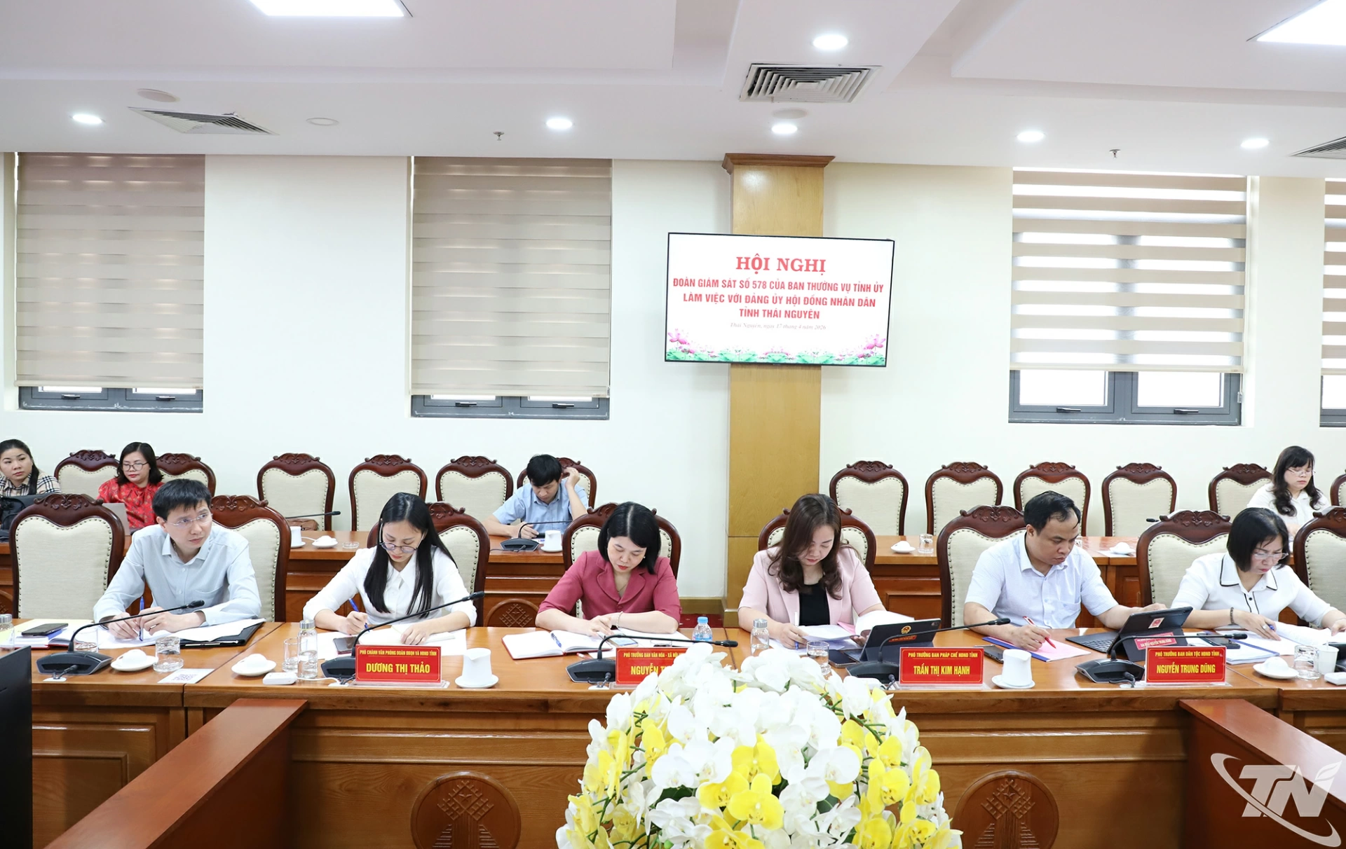 Các đại biểu tham dự buổi làm việc.
