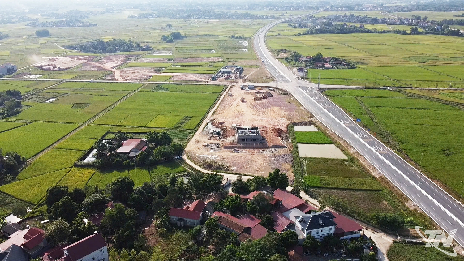 Việc mở rộng kh&ocirc;ng gian ph&aacute;t triển đ&ograve;i hỏi   hệ thống giao th&ocirc;ng li&ecirc;n ho&agrave;n, đồng bộ, tạo   nền tảng cho sự đổi mới kh&ocirc;ng gian, cấu tr&uacute;c   v&agrave; động lực ph&aacute;t triển của Th&aacute;i Nguy&ecirc;n.