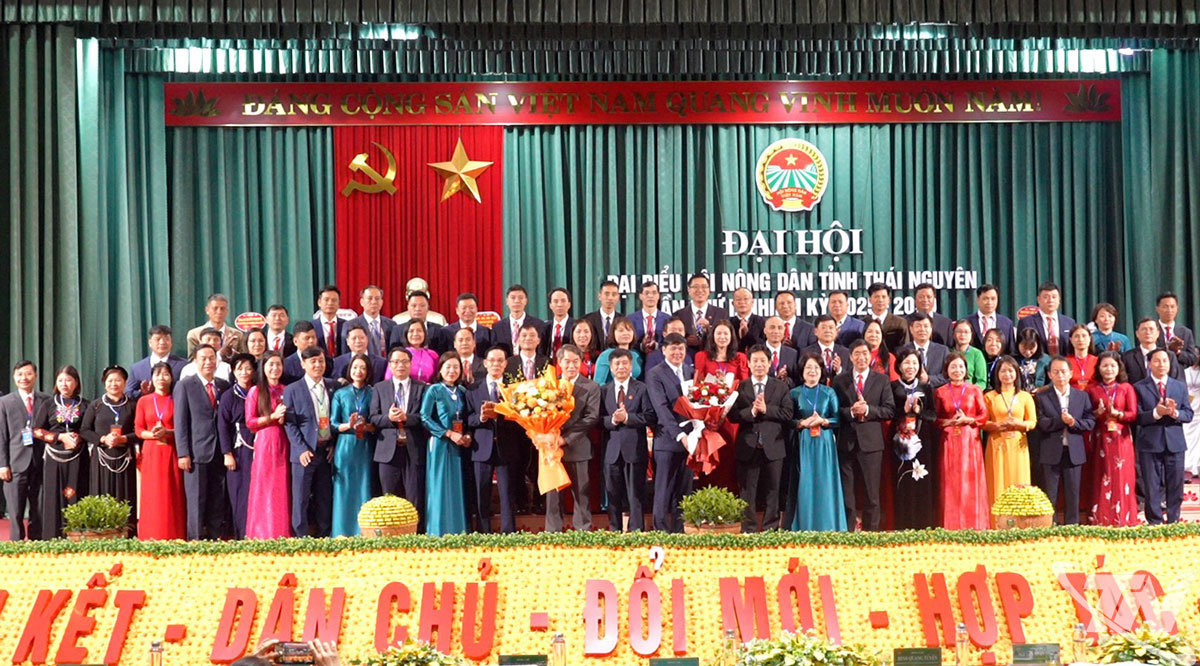 Đại hội công bố quyết định chỉ định và ra mắt 63 đồng chí Ủy viên Ban Chấp hành Hội Nông dân tỉnh khóa I