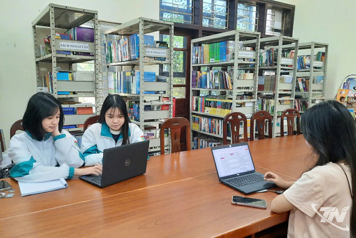 Bạn đọc truy cập Trang thông tin điện tử của Thư viện tỉnh.