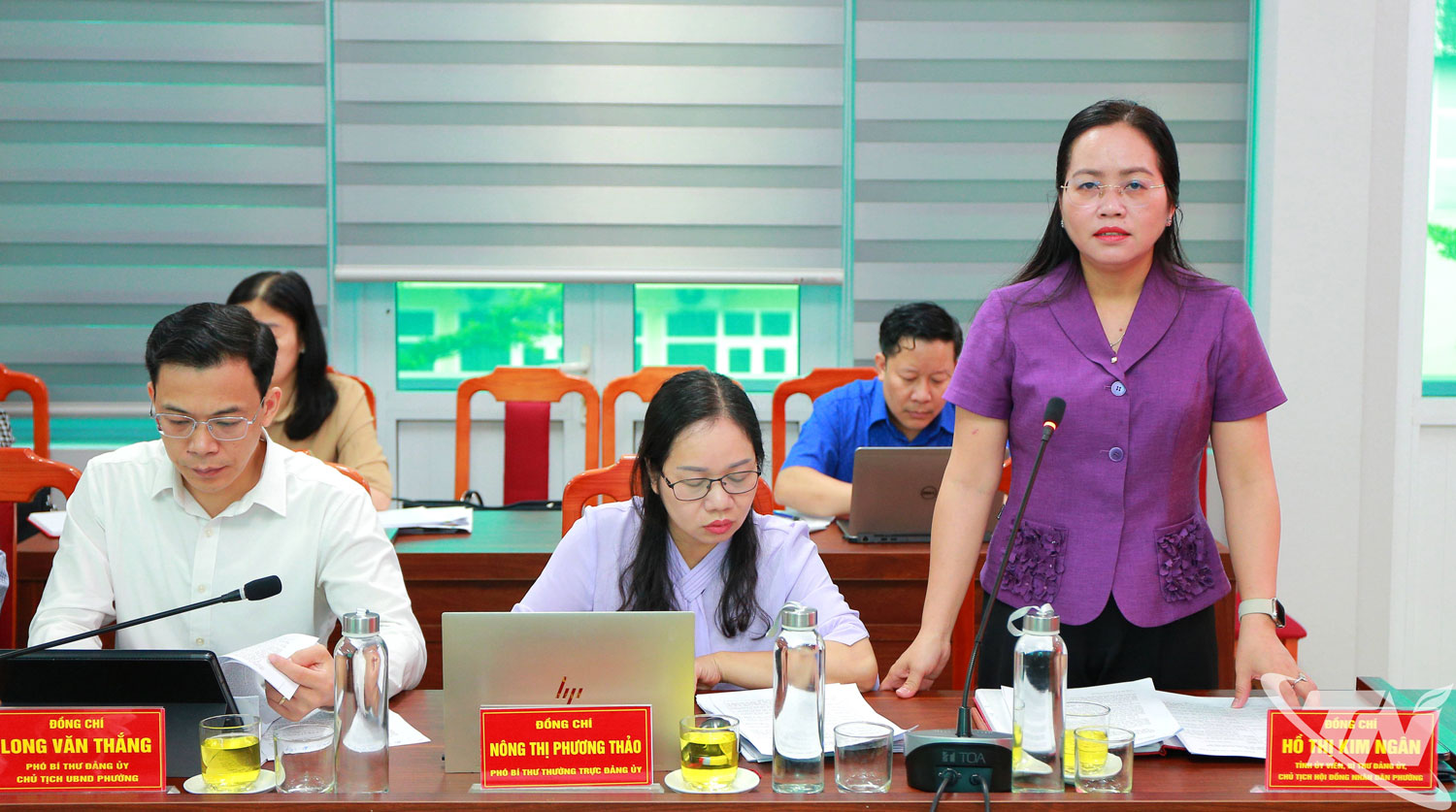 Lãnh đạo Đảng ủy phường Đức Xuân phát biểu tại buổi làm việc.