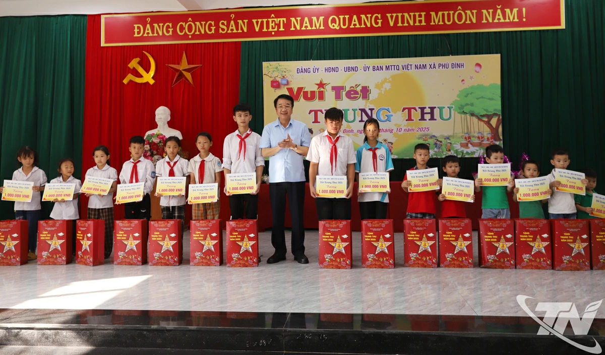 Các cháu thiếu nhi
