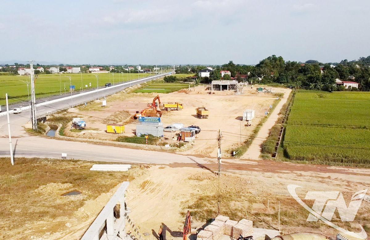 Cụm công nghiệp Tân Đức và Lương Phú - Tân Đức (xã Kha Sơn) được đẩy nhanh tiến độ thi công hạ tầng, khi hoàn thành sẽ tạo thêm nhiều việc làm cho lao động địa phương.