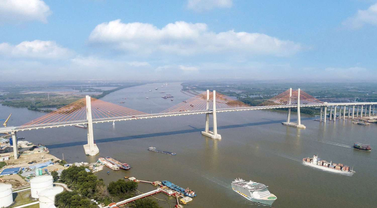 Cầu Bạch Đằng nối tỉnh Quảng Ninh với thành phố Hải Phòng do Công ty cổ phần Đầu tư và Xây dựng giao thông Phương Thành thi công đã hoàn thành.