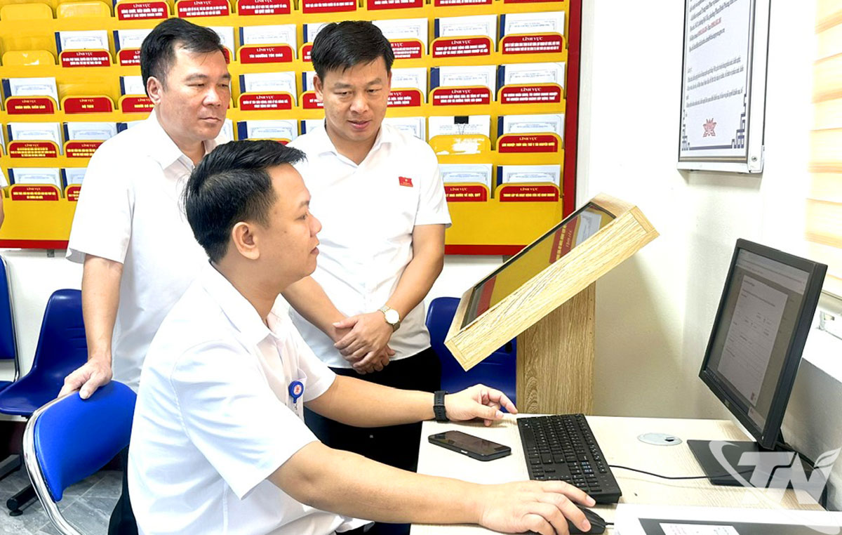 Xã Định Hóa tiếp nhận, giải quyết hơn 2.200 TTHC sau 2 tháng hoạt động