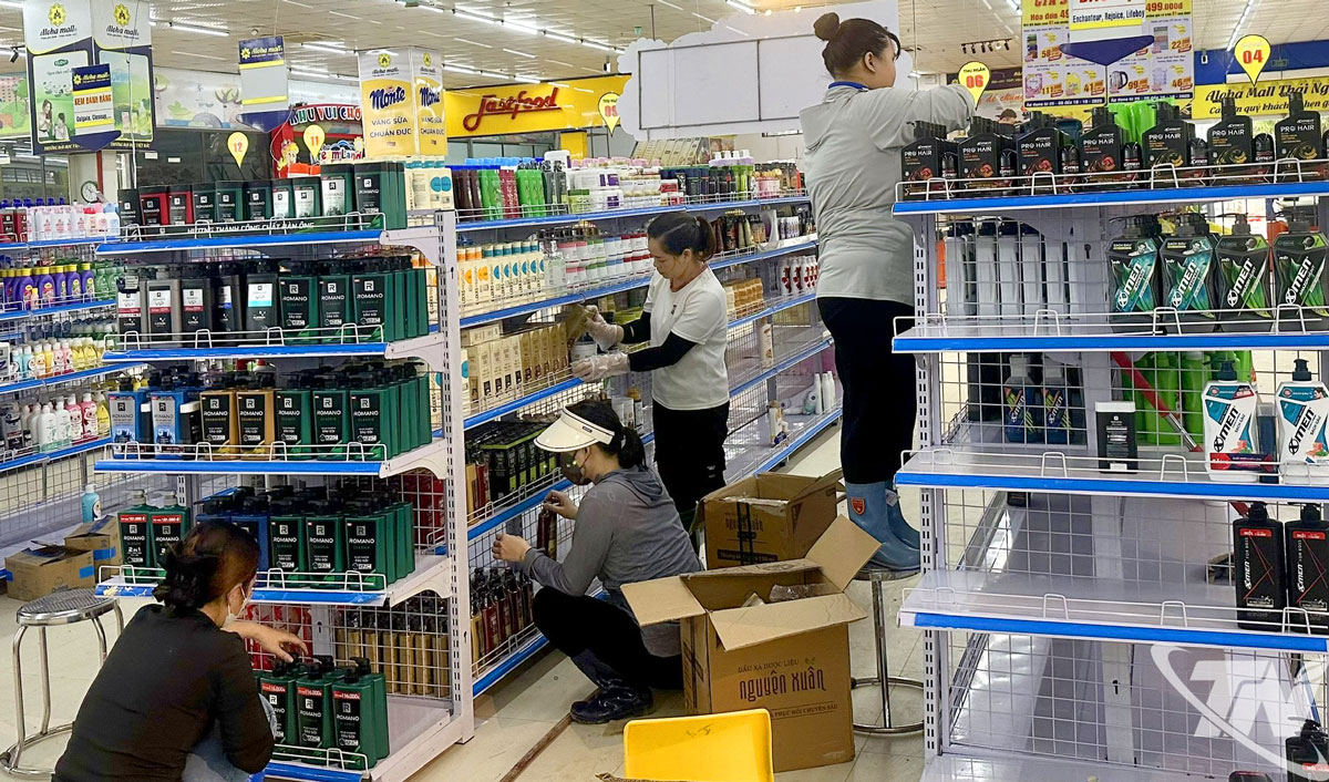 Siêu thị Aloha dự kiến mở cửa trở lại vào đầu tháng 11. Hiện nay, siêu thị tập trung nhập hàng mới, đảm bảo nguồn cung phục vụ người dân trong dịp cuối năm