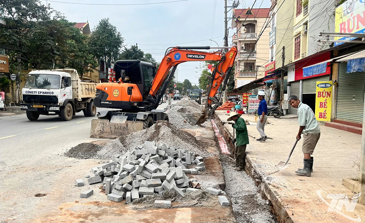 Công ty TNHH Tiến Hoàn tập trung nhân lực, khẩn trương thực hiện Dự án chỉnh trang tuyến đường Phan Đình Phùng.