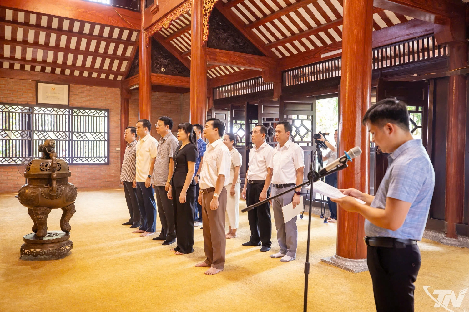 Đoàn công tác của tỉnh dâng hương tưởng niệm các Anh hùng liệt sĩ tại Khu di tích lịch sử Quốc gia 27/7.