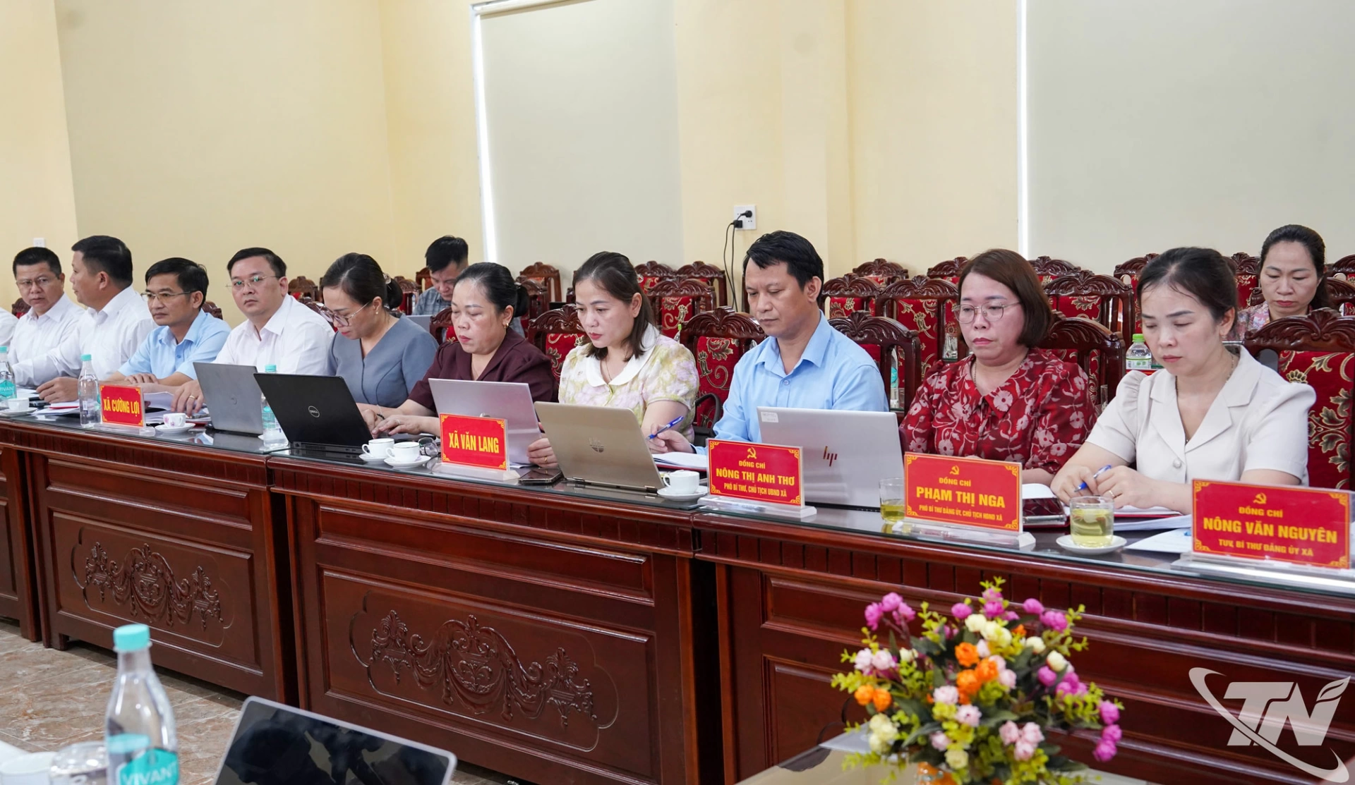 Lãnh đạo các xã dự Hội nghị.