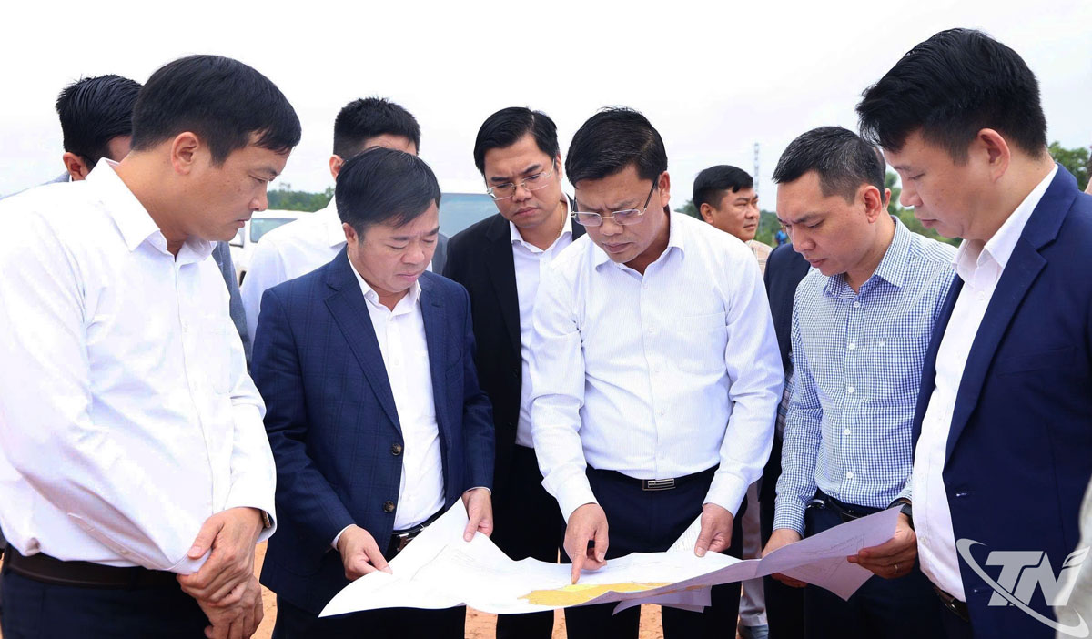 Đồng chí Bùi Văn Lương cùng đoàn công tác kiểm tra tiến độ Dự án