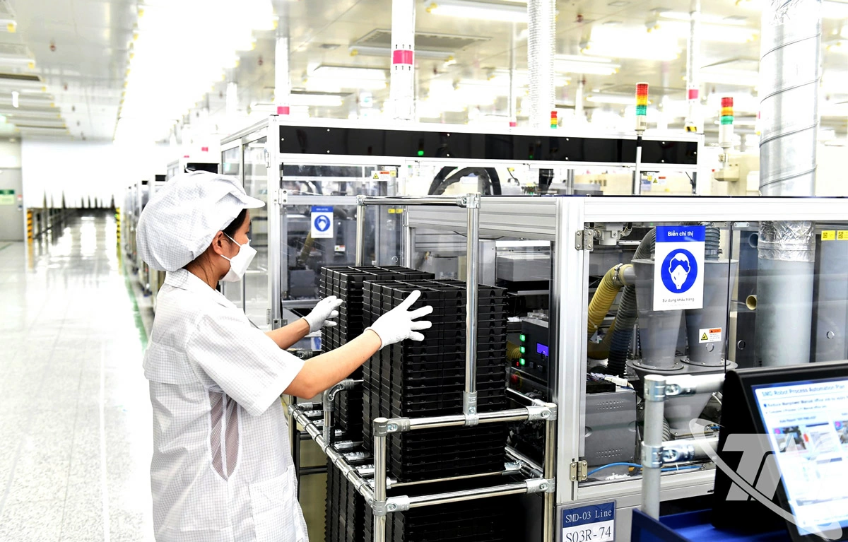 Sản xuất linh kiện điện tử phục vụ xuất khẩu tại Khu công nghiệp   Yên Bình.