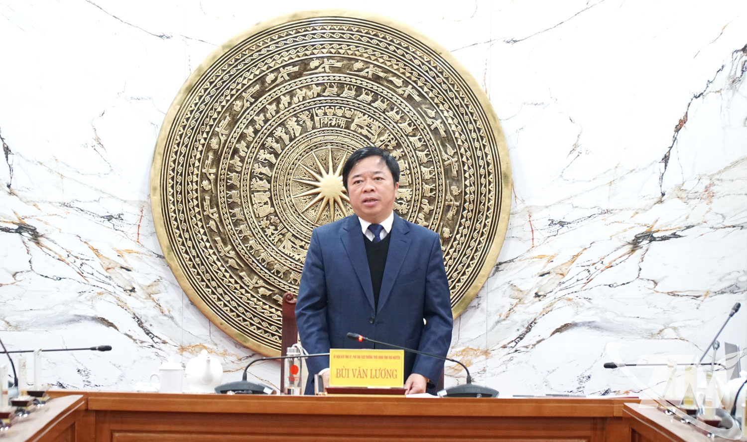 Đồng ch&iacute; Ph&oacute; Chủ tịch Thường trực UBND tỉnh B&ugrave;i Văn Lương kết luận cuộc họp.