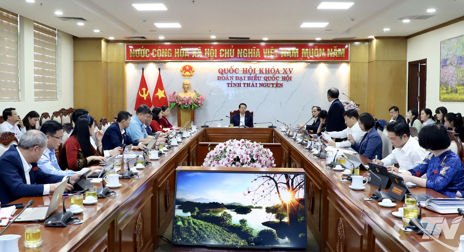 Đại biểu thảo luận tại Tổ 1