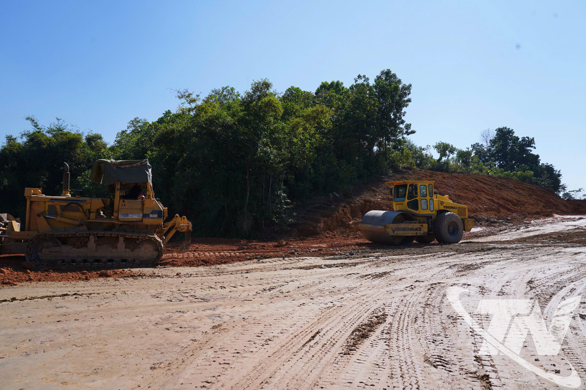 các nhà thầu huy động tối đa phương tiện, nhân lực, tăng ca để hoàn thành các mốc tiến độ quan trọng