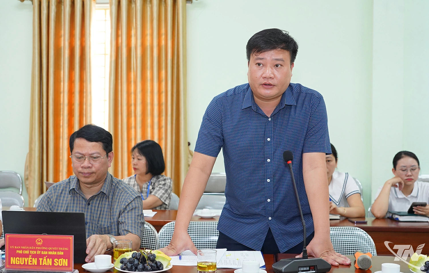 Đại diện địa phương báo cáo tại buổi làm việc.