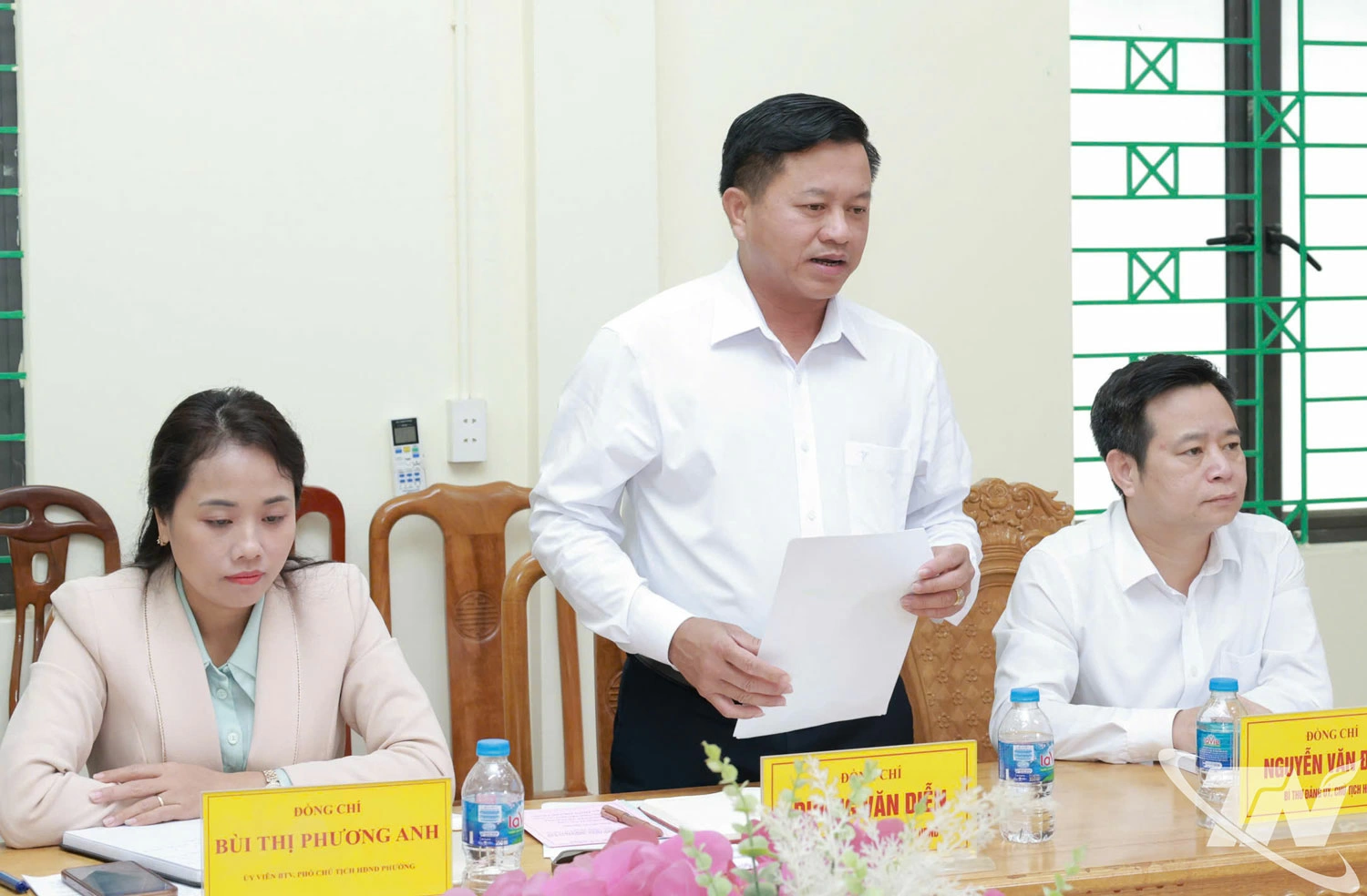 Lãnh đạo phường Phúc Thuận báo cáo tại buổi kiểm tra.