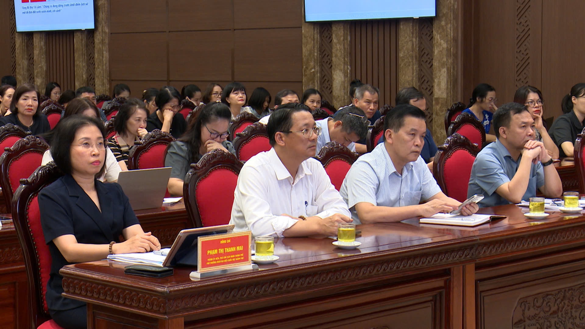 Các đại biểu tham dự hội nghị tại điểm cầu Thành ủy Hà Nội. Ảnh: Nguyên Anh