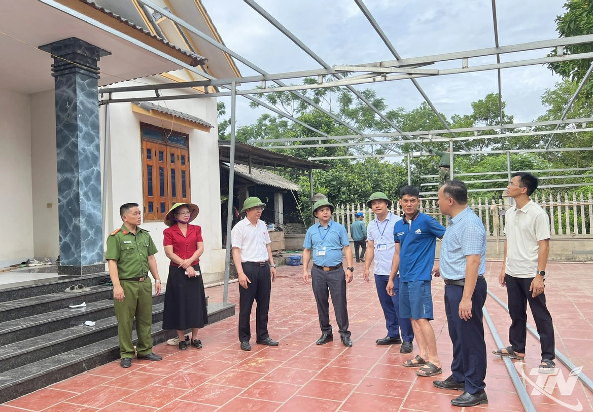 Lãnh đạo phường Quan Triều cùng các đơn vị liên quan tuyên truyền, vận động người dân bàn giao mặt bằng Dự án Đường Vành đai I.
