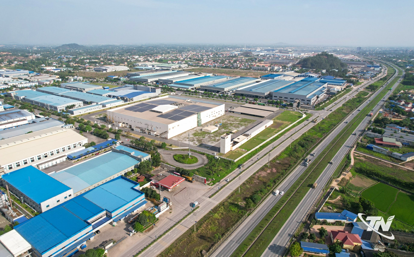 Quy hoạch tỉnh Thái Nguyên thời kỳ 2021-2030, tầm nhìn đến năm 2050 sau điều chỉnh tiếp tục xác định   công nghiệp là động lực tăng trưởng chủ đạo. Theo đó, số lượng khu công nghiệp được điều chỉnh tăng   từ 20 lên 37 khu, với tổng diện tích hơn 14.000ha.       Ảnh: T.L