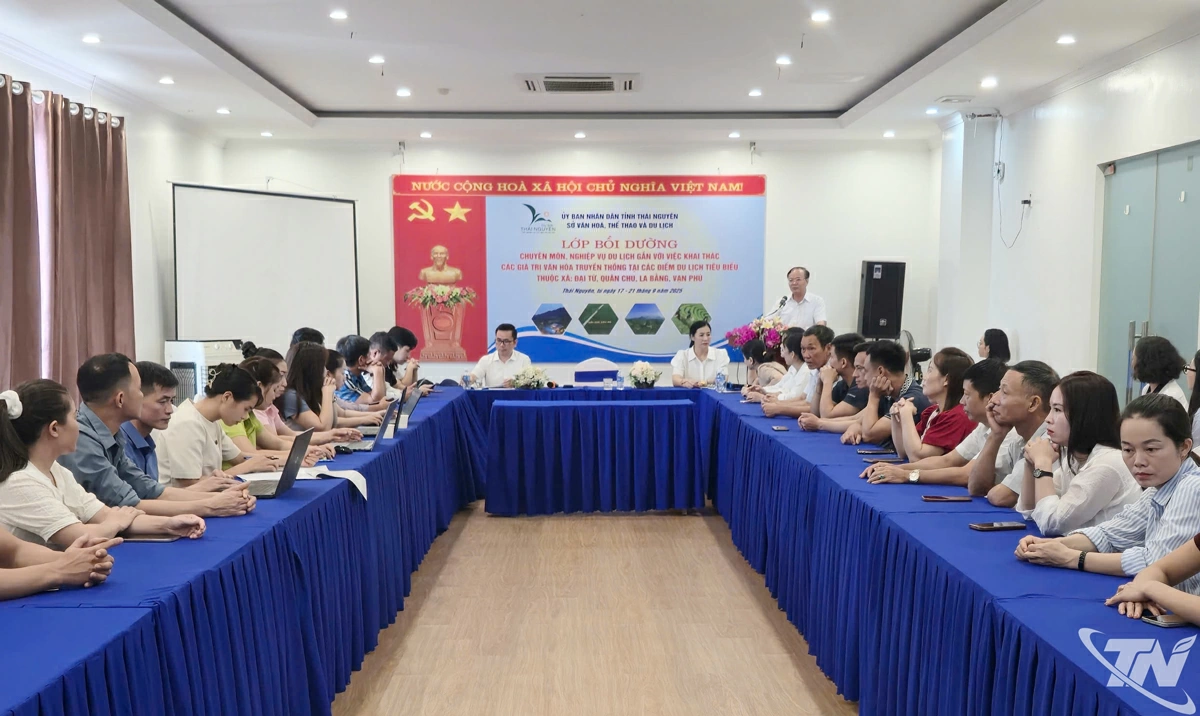 Hơn 60 học viên tham gia lớp bồi dưỡng nghiệp vụ du lịch gắn với văn hoá truyền thống  