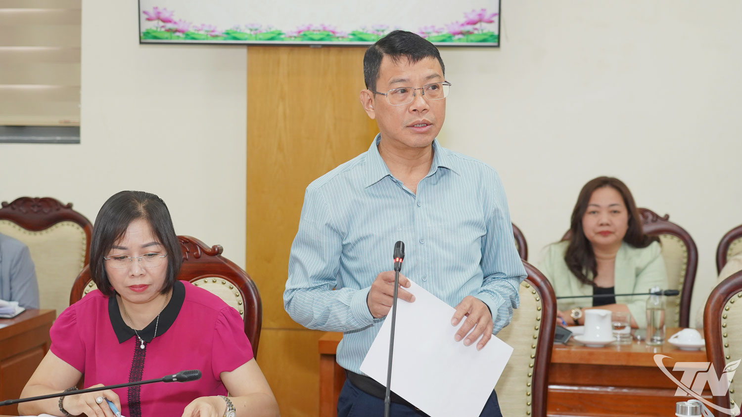 Lãnh đạo HĐND tỉnh và đại diện các Ban của HĐND tỉnh cho ý kiến đối với các nội dung tại hội nghị.