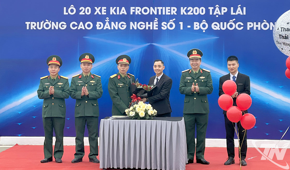 Trường Cao đẳng nghề số 1 – Bộ Quốc phòng nhận bàn giao xe thiết bị hoạt động tại Trung tâm Đào tạo và Sát hạch lái xe.