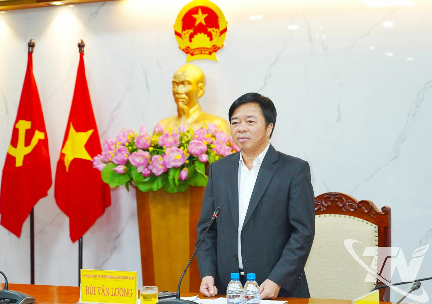 Đồng ch&iacute; Ph&oacute; Chủ tịch Thường trực UBND tỉnh B&ugrave;i Văn Lương kết luận cuộc họp.