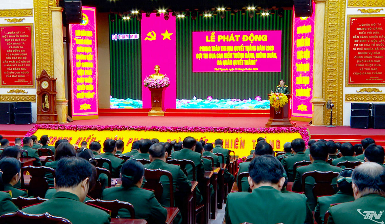 Quang cảnh Lễ phát động thi đua.