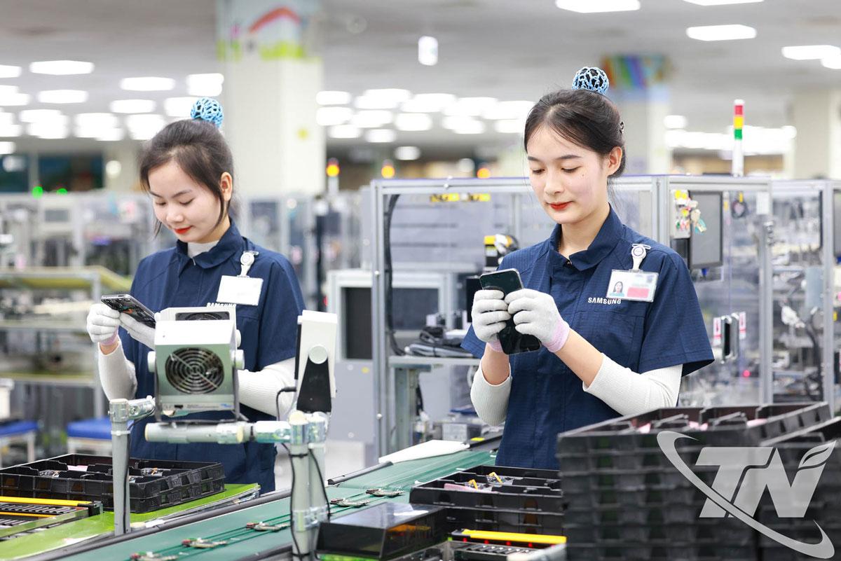 Sản xuất điện thoại thông minh tại Công ty TNHH