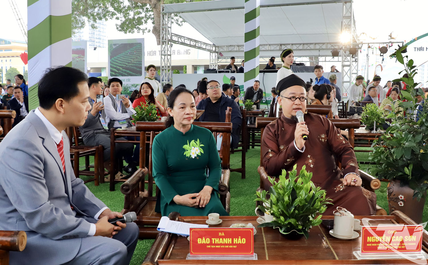 &Ocirc;ng Nguyễn Cao Sơn, Nghệ nh&acirc;n Văn ho&aacute; Ẩm Thực tr&agrave; Việt Nam - Nghệ nh&acirc;n Chuy&ecirc;n gia Pha chế Đồ uống, PCT Hội đầu bếp ho&agrave;ng gia Việt Nam, CEO & Founder C&ocirc;ng Ty TNHH Cao Sơn Tr&agrave; Việt.