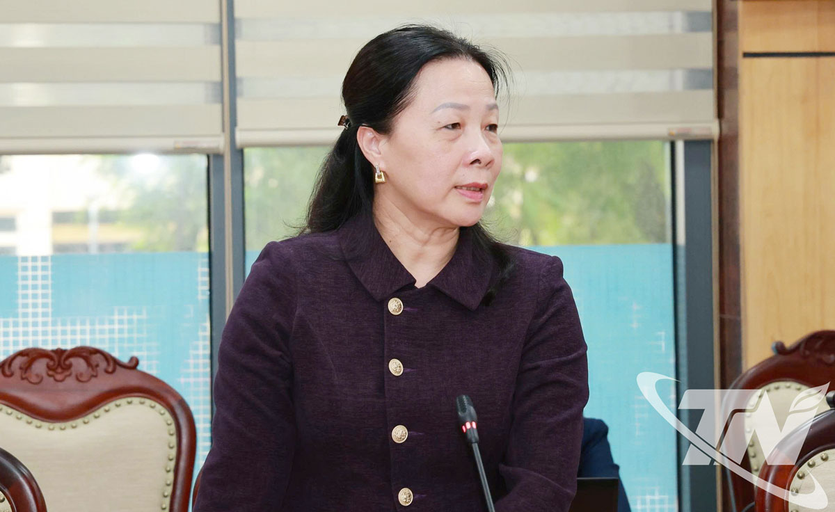 Đại diện đơn vị Báo và Phát thanh-Truyền hình Thái Nguyên phát biểu ý kiến về công tác tuyên truyền sự kiện tại cuộc họp.