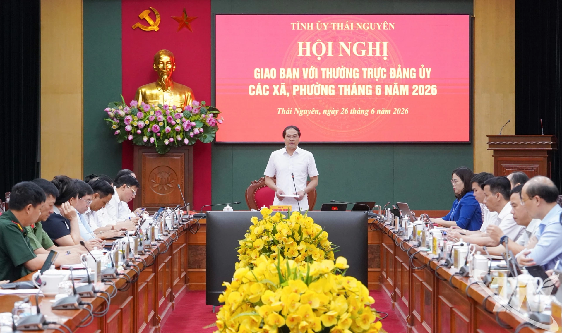 Đồng chí Bí thư Tỉnh ủy Trịnh Xuân Trường chủ trì Hội nghị giao ban của Tỉnh ủy với Thường trực Đảng ủy các xã, phường.
