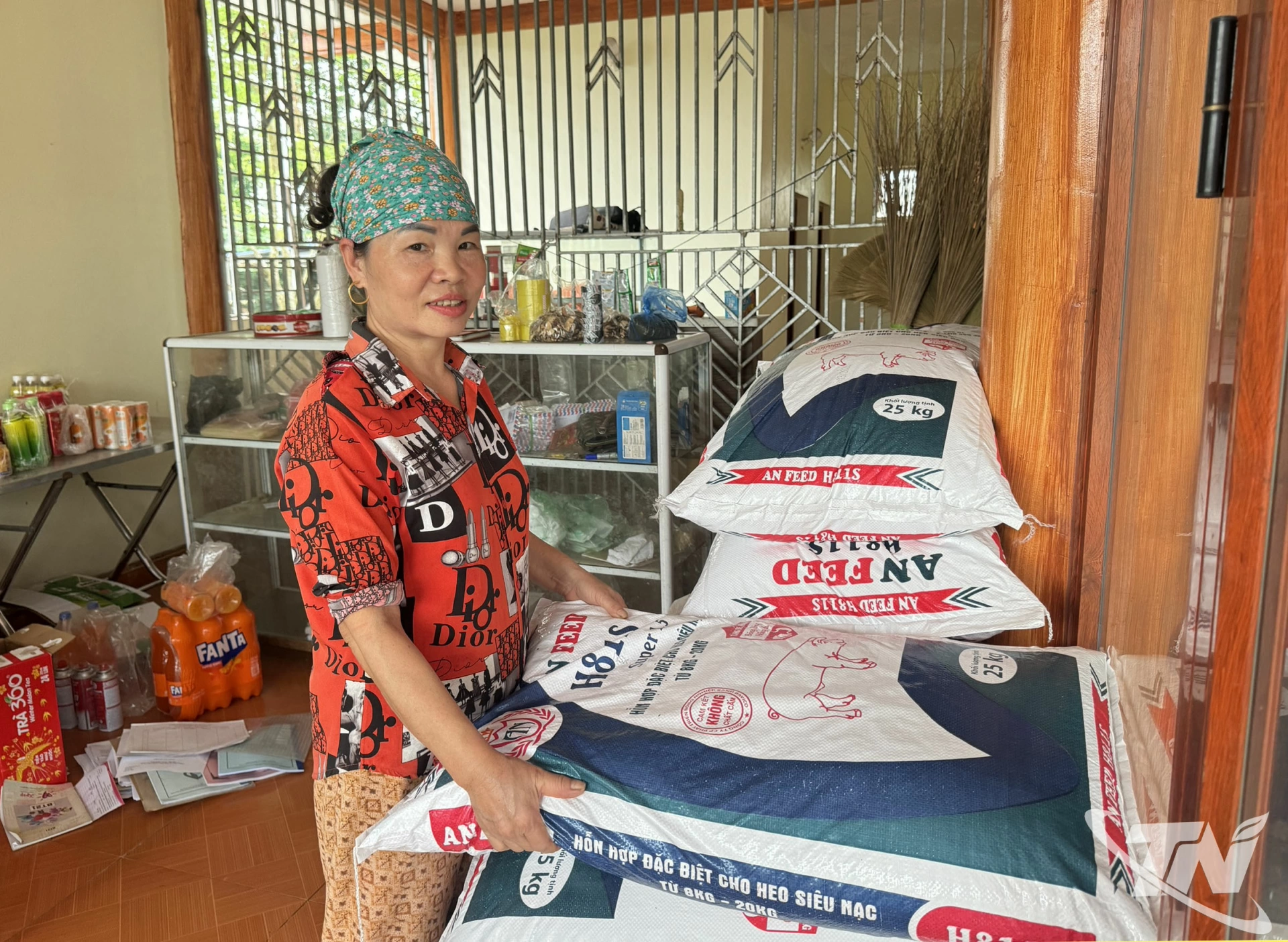 Nhờ mạnh dạn làm kinh tế tổng hợp, gia đình chị Dương Thị Hương đã có cuộc sống sung túc.