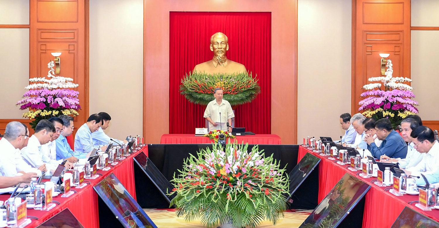 Tổng Bí thư Tô Lâm, Trưởng ban Chỉ đạo Trung ương về phát triển khoa học, công nghệ, đổi mới sáng tạo và chuyển đổi số chủ trì Hội nghị tại Trụ sở Trung ương Đảng (Ảnh: Báo Nhân dân)