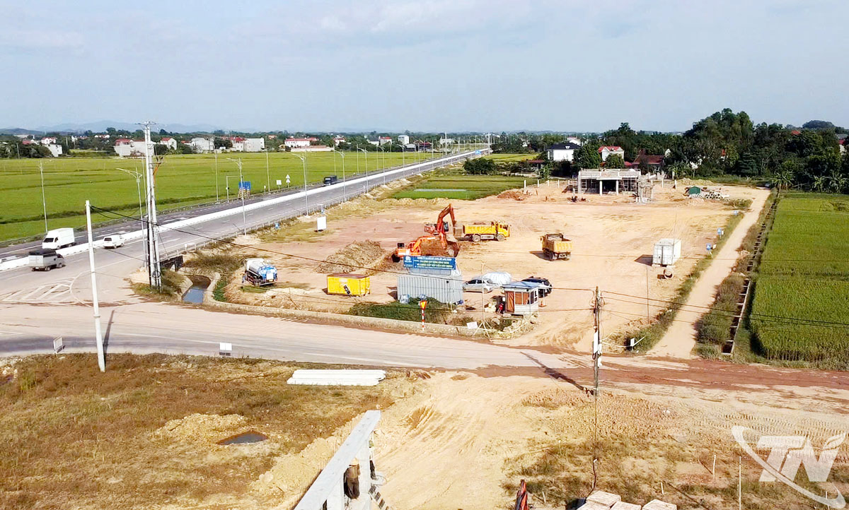 Cụm công nghiệp Tân Đức và Lương Phú - Tân Đức (xã Kha Sơn) được đẩy nhanh tiến độ thi công hạ tầng, kỳ vọng thu hút nhiều doanh nghiệp nhỏ và vừa đầu tư phát triển sản xuất. Ảnh: T.L