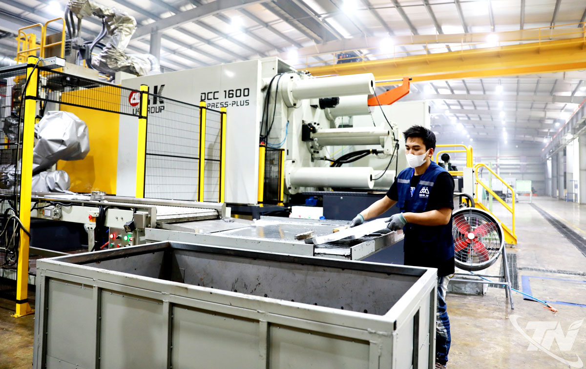 Sản xuất sản phẩm cơ kh&iacute; tại C&ocirc;ng ty TNHH BIGL Việt Bam (Khu c&ocirc;ng nghiệp S&ocirc;ng C&ocirc;ng II).