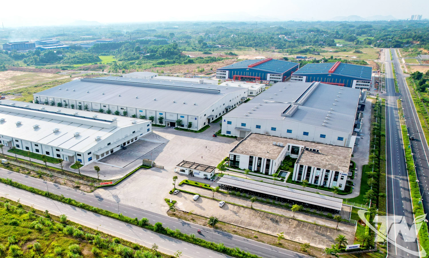 To&agrave;n tỉnh thu h&uacute;t hơn  350 dự &aacute;n trong khu c&ocirc;ng nghiệp, với 188 dự &aacute;n FDI, tổng vốn đăng k&yacute; hơn 11 tỷ USD.