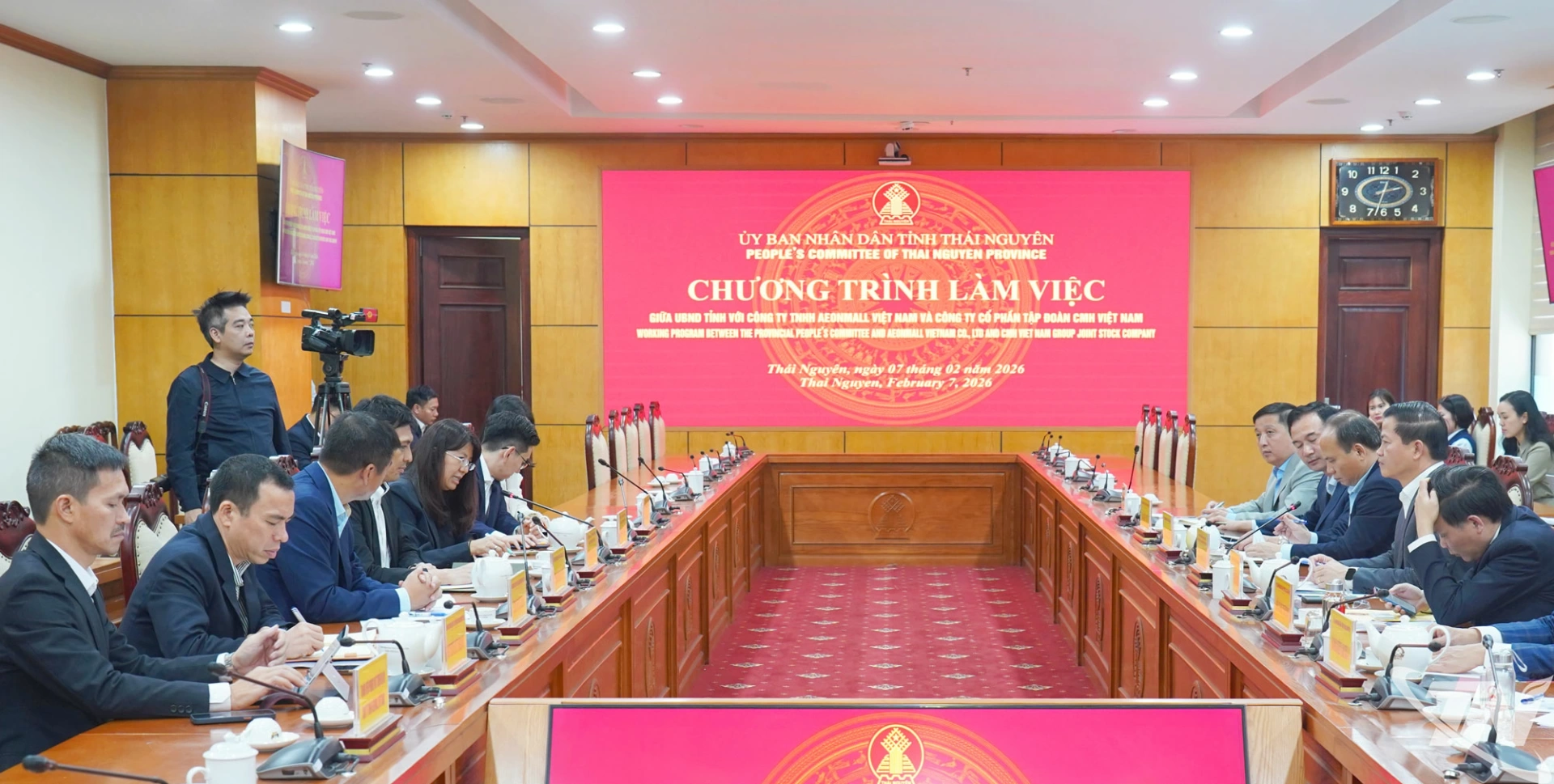 Quang cảnh buổi làm việc.