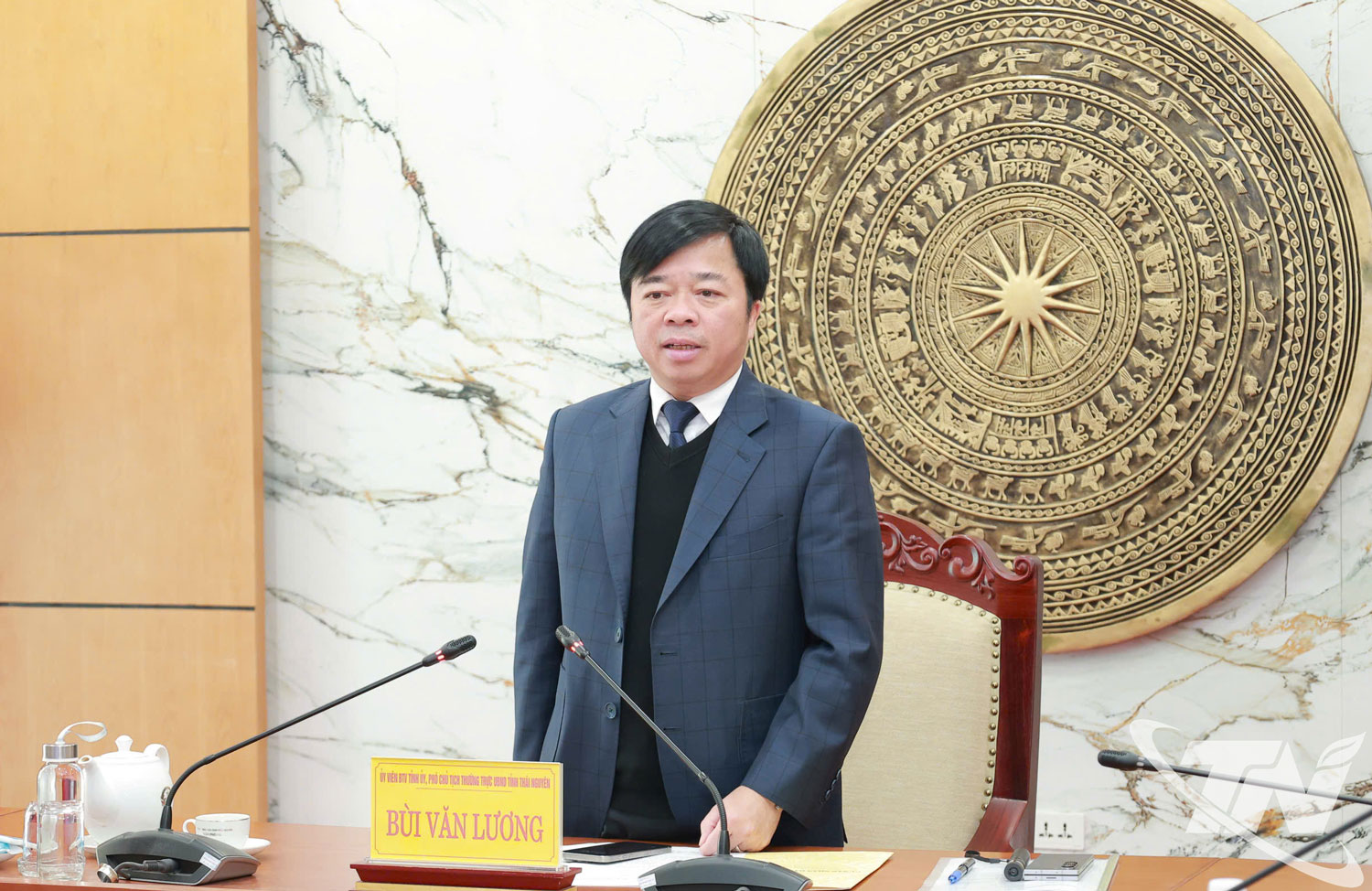 Đồng ch&iacute; Ph&oacute; Chủ tịch Thường trực UBND tỉnh B&ugrave;i Văn Lương ph&aacute;t biểu tại Hội nghị.