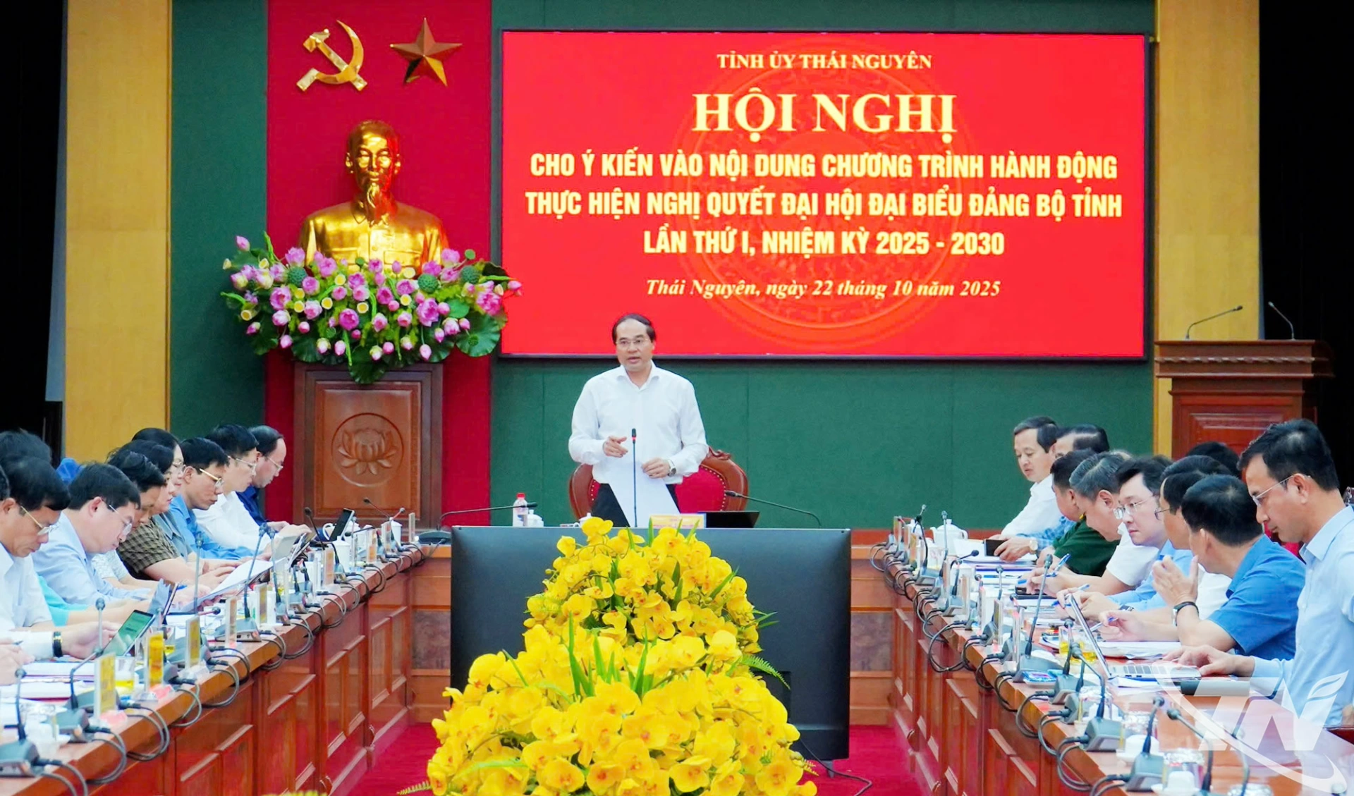 Đồng chí Bí thư Tỉnh ủy Trịnh Xuân Trường chủ trì Hội nghị.