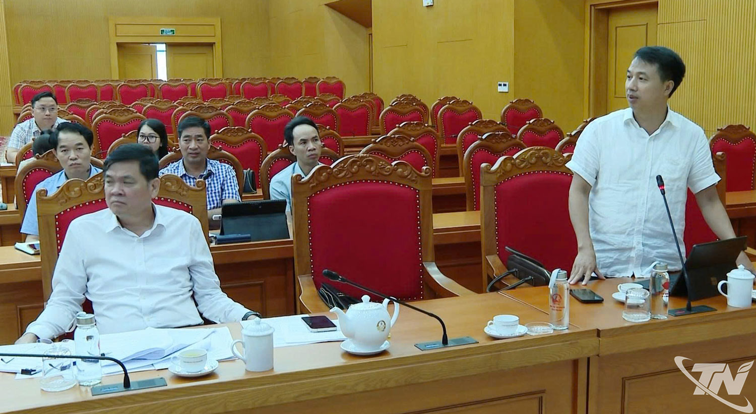 Các đại biểu trao đổi tại cuộc họp về công tác chuẩn bị Hội nghị đối thoại trực tuyến giữa Bí thư Tỉnh ủy với nông dân năm 2026.