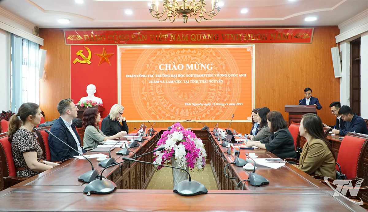 Quang cảnh buổi l&agrave;m việc.