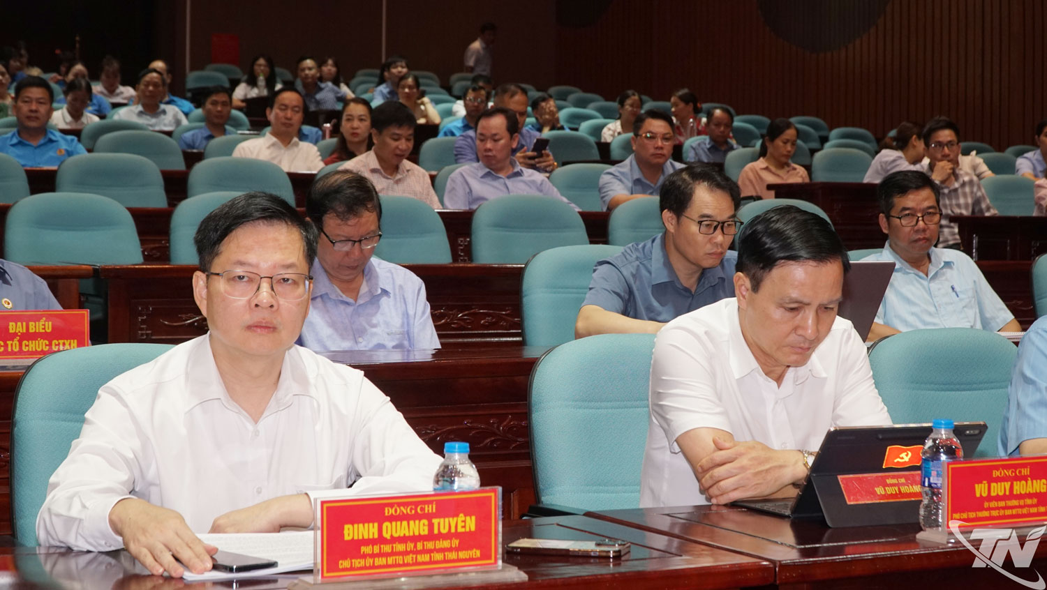 Đồng chí Đinh Quang Tuyên và các đại biểu dự Hội nghị.