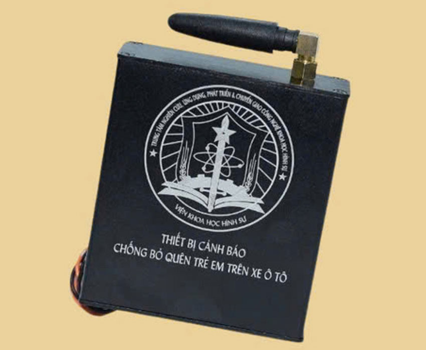 Thiết bị cảnh báo, chống bỏ quên trẻ em trên xe ô tô do Viện Khoa học hình sự - Bộ Công an nghiên cứu, chế tạo.